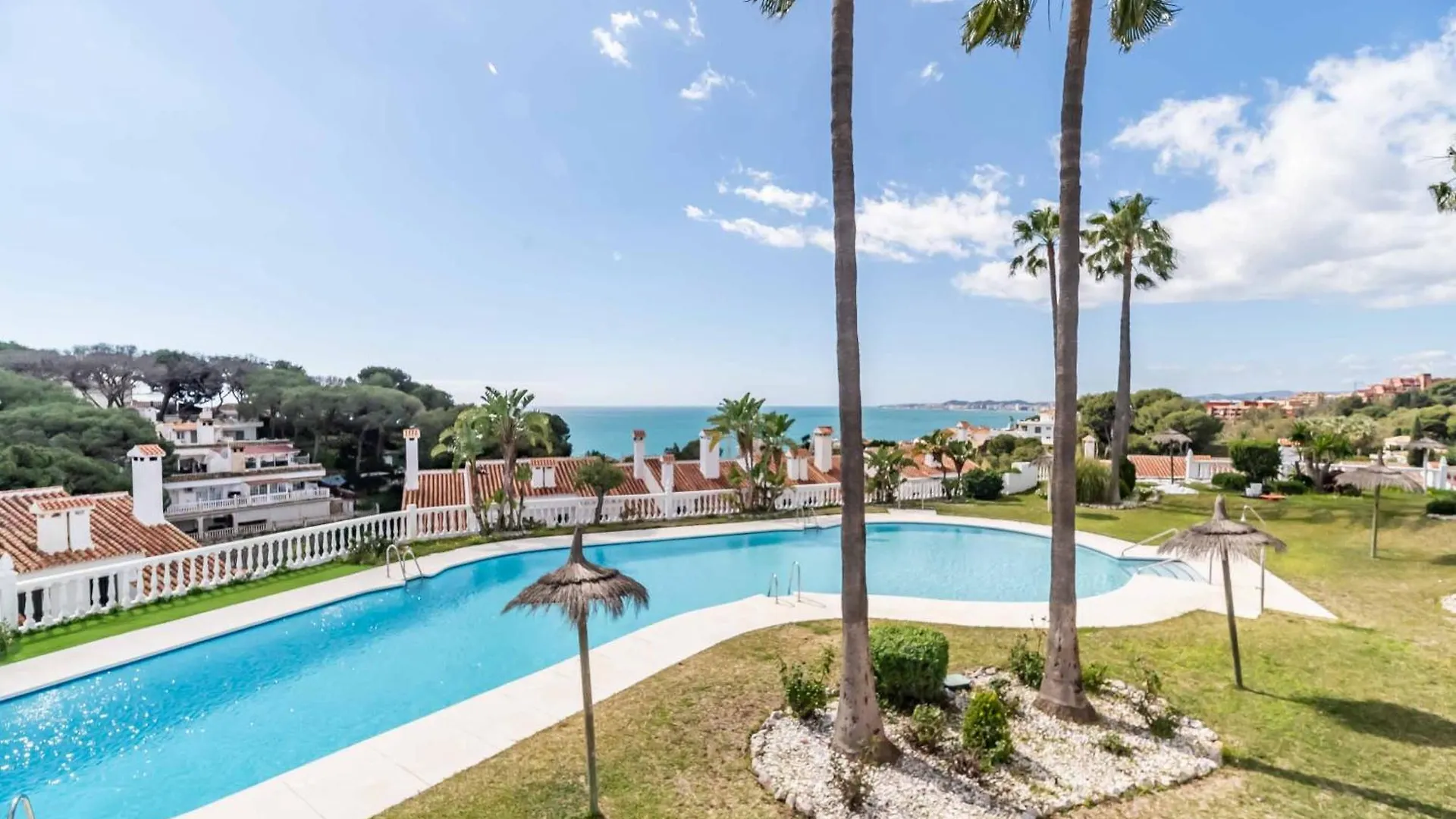 128 - Beautiful Townhouse With Pool, Benalmadena Apartment
